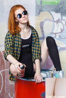 [Suicide Girls] دولفي – رسم فتاة (47P)