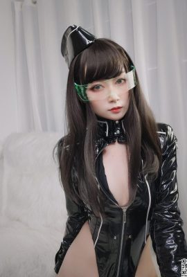 الفضة 81 “معطف جل عالي القطع 2” لا يمكن للأرداف الخوخية ذات اللون الأبيض الثلجي إلا أن تلقي نظرة أخرى (69P)