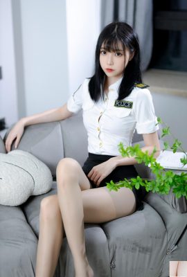الأرجل الطويلة المغرية لـ Xu Lan LAN “White Outfit” تجعلها أكثر عصبية (40P)