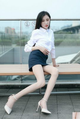 [YMS] Vol.023 يلتقط نموذج الساق Yi Ming OL صورًا لأرجل جميلة أثناء استراحته على الشرفة[58P]