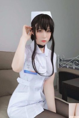 [白銀]66 صورة للممرضات ذوات الشعر الطويل (66P)