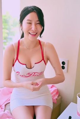 العارضة الكورية Jena.sis – مجموعة فيديو (تظهر سراويل داخلية شفافة أثناء تناول الطعام في أحد المطاعم) (107P)