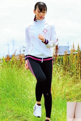(GIF) Yui Tenma عضوة في فريق سباقات المضمار والميدان لديها كرسي هوائي بطول 1 سم، ولحم مؤخرتها يهتز، والجزء السفلي من جسدها قوي… (21P)