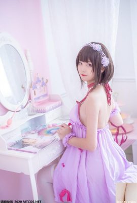 عارضة الأزياء الشابة سونوكو تظهر شخصيتها المثالية في غرفة خاصة مرتدية الكيمونو الملون وتنورة الحمالات الوردية (32P)