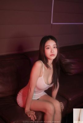 عارضة الأزياء الكورية ذات اللون الوردي تظهر بجرأة جسدها المغري في الصور – LeeSeol (59P)