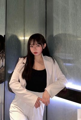 الفتاة الساخنة “Zhan Zhuzhu” لديها ثديين ملفتة للنظر لدرجة أنها مثيرة للغاية لدرجة أنها جذابة للغاية (10P)