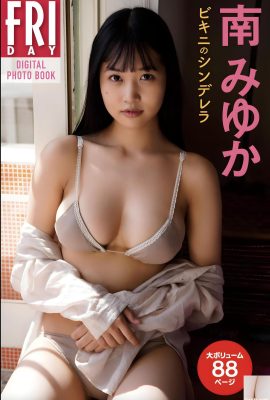 (مينامي ميوكي) تتمتع فتاة ساكورا بشخصية قوية، وبشرتها الفاتحة وثدييها الممتلئين مغريان (37P)
