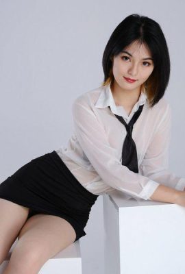 لقطة استوديو لعارضة أزياء صينية جميلة ذات شعر قصير ومنحنيات جميلة وجسم من اليشم الطبيعي – Xiaoyu (33P)
