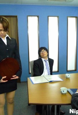 سكرتير JAV الياباني يشارك في ضجة أثناء اجتماع عمل (12P)