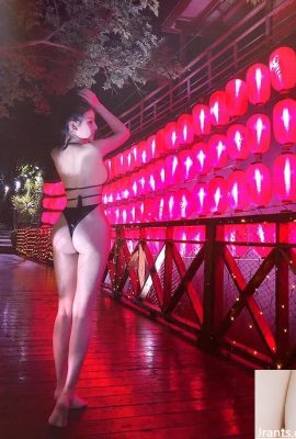 عارضة الأزياء الساخنة Huo Xuan تعمل طاهية وترتدي بنطالًا قصيرًا للغاية وتكشف أردافها أثناء الطهي (27P)
