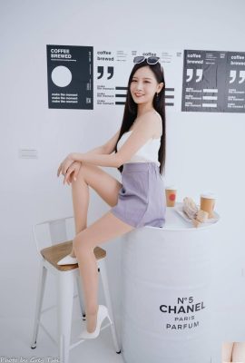 (فصل إضافي عن الأرجل الجميلة) عارضة الأزياء ذات الأرجل الطويلة Xu Huiling وتنورة قصيرة مثيرة وكعب عالٍ وأرجل جميلة (115P)
