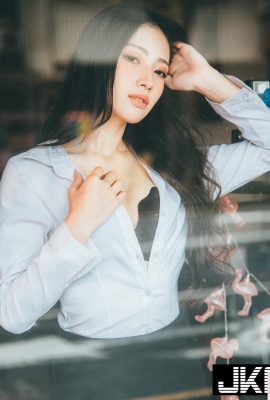 الفتاة الجميلة Xia Muguang تلتقط صورة سيلفي مثيرة بقص منخفض … تُظهر شخصيتها الجيدة!  (29ف)