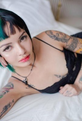 (Suicide Girls) 23 أبريل 2024 – كوينكيمي – Fade to Black (44P)