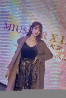 “Cai Xuan Ning” لا يمكن للثديين الكامل والجميل إخفاء أرجلهم الساحرة (23p)