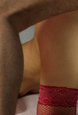 مثل هذه الفتاة الصغيرة جيدة جدًا في الحصول على كس ، فهي منحرفة للغاية (15p)