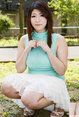 “Hania Big Prest No.9” Araki Rina (30p)