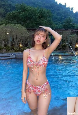 الشيطان الصغير “Jiang” هو لافتة للنظر (10p)