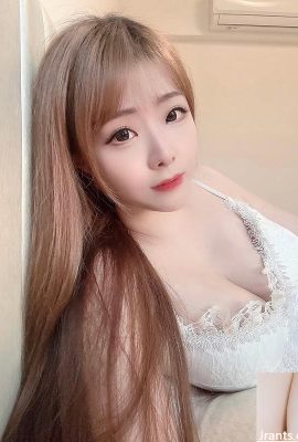 “Zhang Xiaorou” جميلة وراء الواقع (10p)