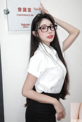 التشجيع “Yun Xi” لديه ابتسامة مشمسة ساحرة (10p)