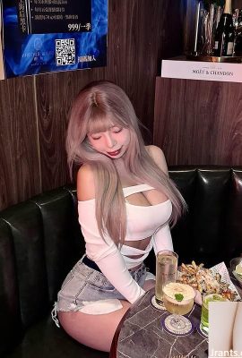 “33” محيط العلوي الفخور يجعل الناس غير قادرين على النظر بعيدا (10p)