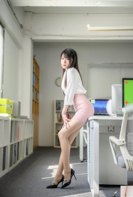 Vanilla Meow Lulu – No.056 Built Lu’s Work Pink and White Skirt (40p)