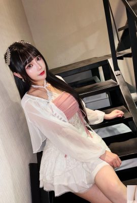 الملف الشخصي المثير لـ “IVY Yihan” ينضح بمزاج ساحر (10P)
