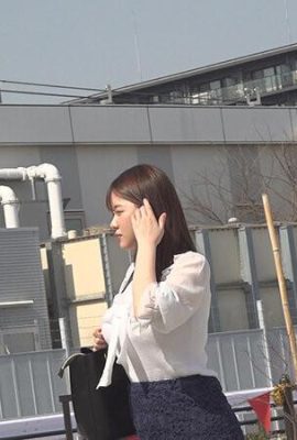 أندر مارو: تتدلى من حزام في قطار مزدحم، وتتطور الحلمتان في نفس الوقت، وأنا في حالة شبق… (21P)