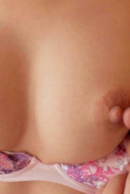 إن الجمال عالي المظهر على مستوى SSS بأرجل طويلة ومؤخرة جذابة وثديين جميلين هو حقًا أمر مذهل يهدد الحياة (18P)