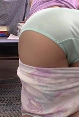 المعلمة التي وجدتها لابني كانت جميلة جدًا لدرجة أن والدي لم يستطع إلا أن يغضب منه (19P)