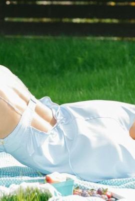 (Playboy Plus) 03 أغسطس 2025 الإصدار التجريبي – محجبات باللون الأخضر (32 صفحة)