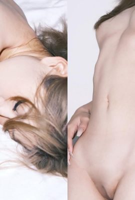 الفتاة الشقراء ذات الوشم تكشف بجرأة جسدها الجميل وكسها الرقيق وكلها مكشوفة (11P)