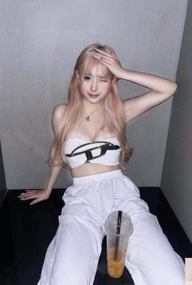 “Baicai” فتاة مثيرة تظهر جسدها الجذاب دون خجل (10P)