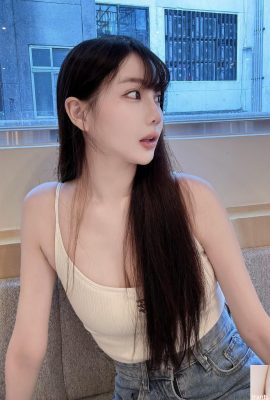 الفتاة الحبيبة “فيبي” لها وجه مشرق وجذاب وجسمها كله لا تشوبه شائبة (10P)