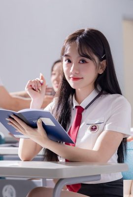 المظهر الجميل لـ “Ruotong” يخفي جسدًا مغريًا (10P)