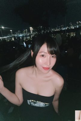 ابتسامة “Cosmic Nana” وجسدها المغري يجعل الناس يقعون في الحب على الفور (10P)