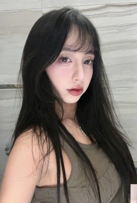 شخصية “كلير تشين زيينغ” المغرية عاطفية وغير متحفظ (10P)