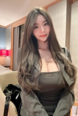 تتمتع “Chu Qingyi” بجسم ذو منحنيات مثيرة للغاية وشخصية كريهة (10P)