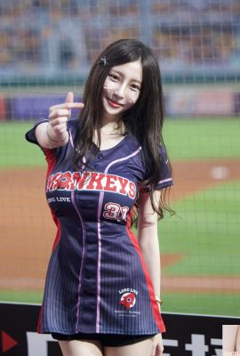 “ساندي” لديها ثديين مثيرين وابتسامة حلوة للغاية (10P)