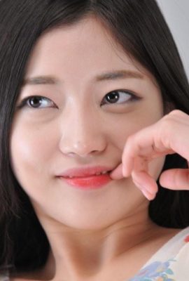 الجميلات الكوريات يشاركن صورهن العارية